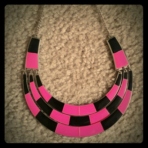 Collar necklace