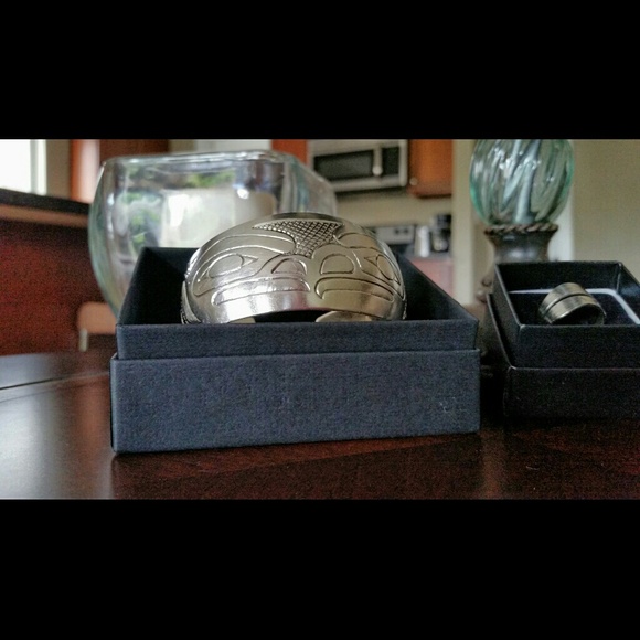 Alaskan native silver hand carved bracelet a ring - Picture 2 of 4