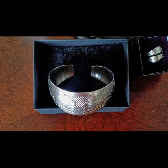 Alaskan native silver hand carved bracelet a ring - Picture 3 of 4