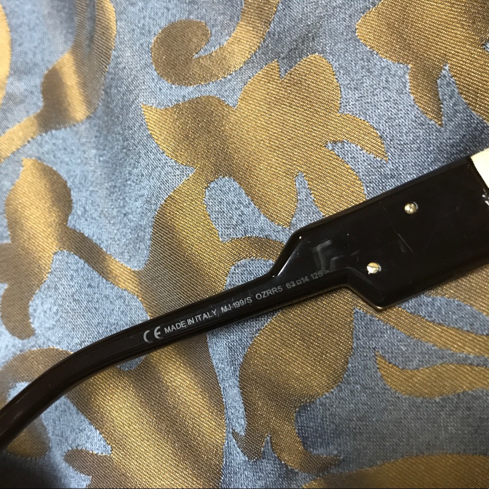SOLD Marc Jacobs sunnies - Picture 4 of 4