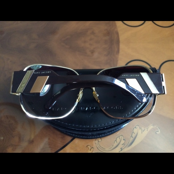 SOLD Marc Jacobs sunnies - Picture 2 of 4