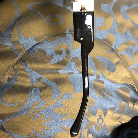 SOLD Marc Jacobs sunnies - Picture 3 of 4