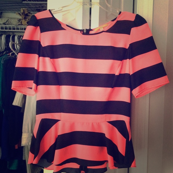 Hot pink and black peplum top - Picture 1 of 3
