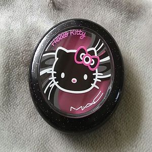 MAC Hello Kitty Beauty Powder Blush in Tippy