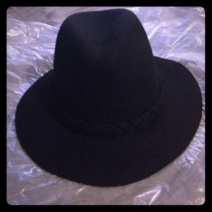 Hollister black braided brimmed hat!