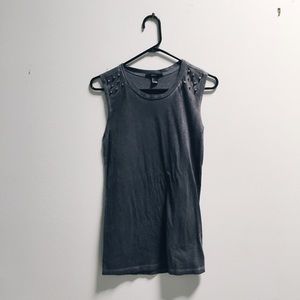 Stud grey tank