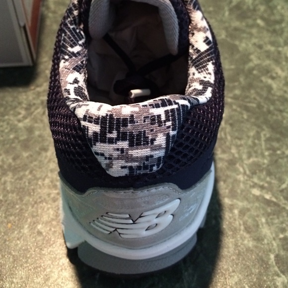 Men's New Balance Baseball Sneakers - Picture 2 of 4