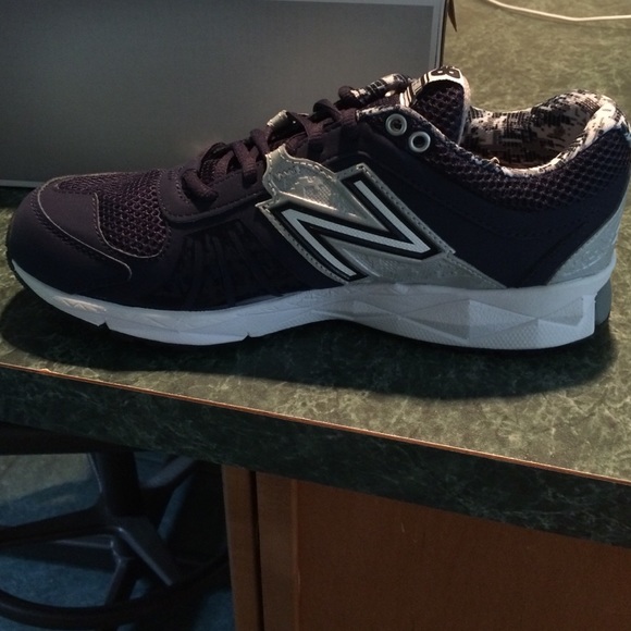 Men's New Balance Baseball Sneakers - Picture 3 of 4