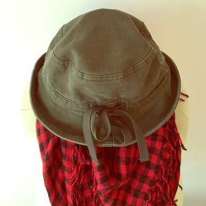 GAP bucket hat