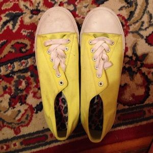 Airwalk bright yellow shoes