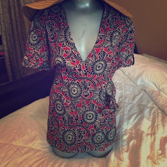 Super cute wrap shirt