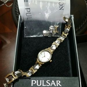 Pulsar ladies two toned watch by seiko.
