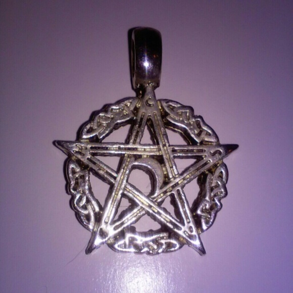 Star shaped pendant