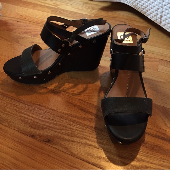 Black stud wedges