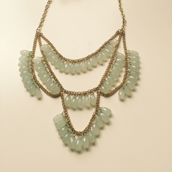 Earring and necklace bundle in light jade color - Picture 3 of 4