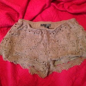 Daytrip lace shorties