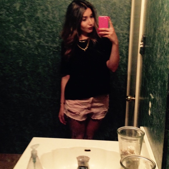 Distressed shorts - Picture 3 of 3