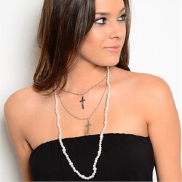 Layered style cross and pearl necklace 💞
