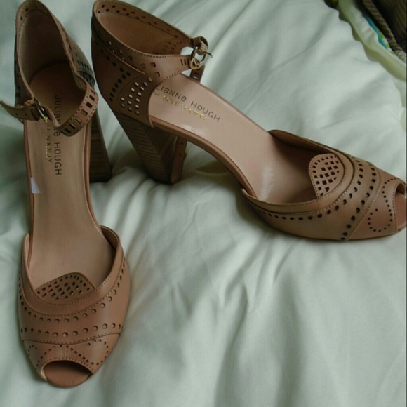 Jullian Hough Leather Brown Heels - Picture 2 of 4