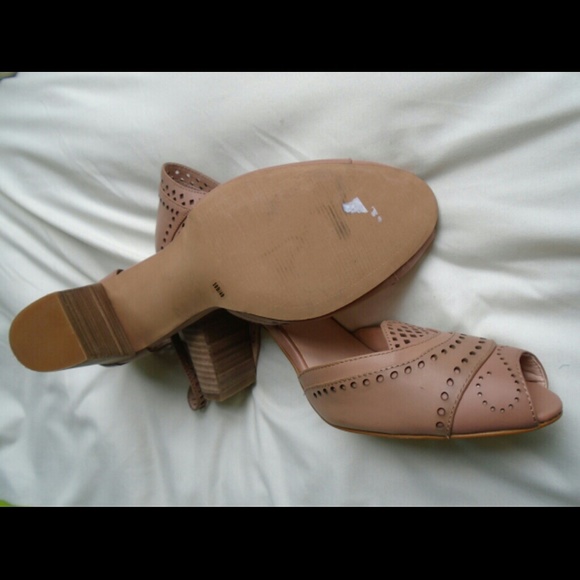 Jullian Hough Leather Brown Heels - Picture 3 of 4
