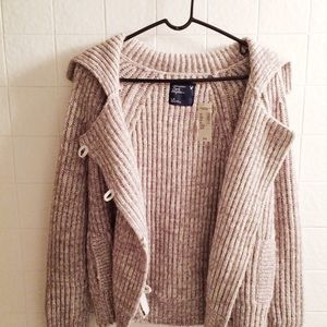 American Eagle sweater / jacket. Still has tags.
