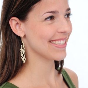 Seaweed inspired earrings in gold or silver finish