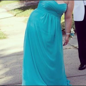 Blue/teal prom dress.