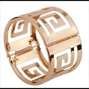 NWOT gold hinge bracelet