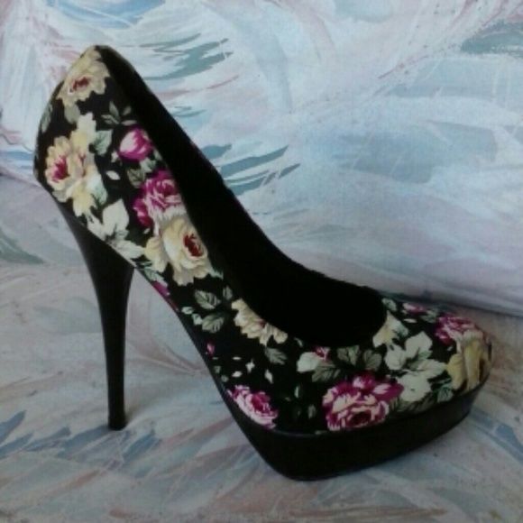 ⭐HP♨HOT♨Floral pumps - Picture 1 of 4