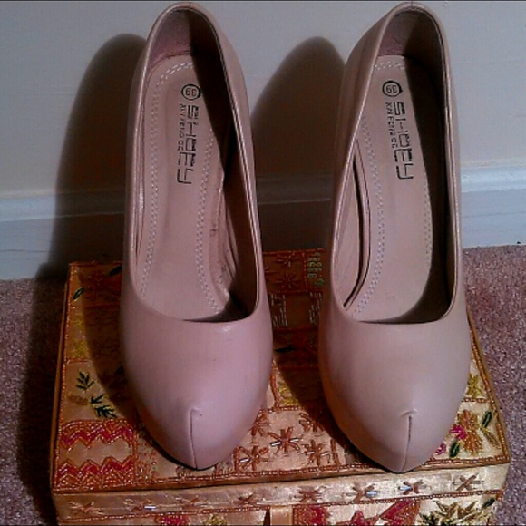 Tan Pumps - Picture 2 of 3