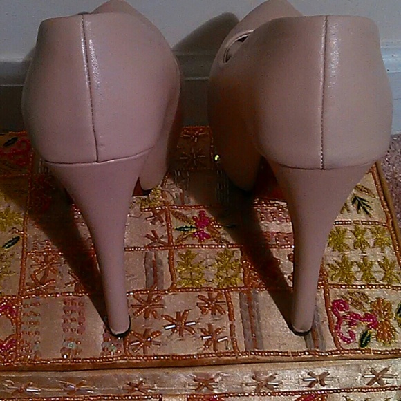 Tan Pumps - Picture 3 of 3