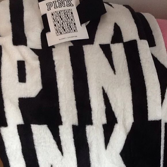 BNWT VS PINK ULTIMATE BUNDLE - Picture 3 of 4