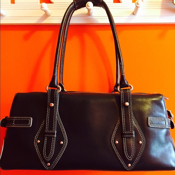 Cole Haan blk leather handbag