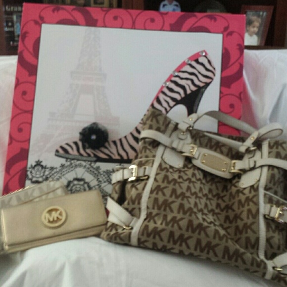 Authentic Michael Kors, TRADED