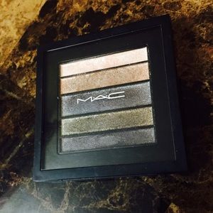 MAC Cosmetics - 2X Dare RiRi Hearts MAC Palette