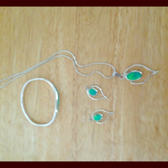 Bracelet necklace and earring set