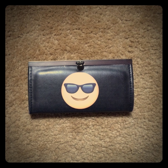 this emoji wallet is so cute & casual!