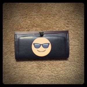 this emoji wallet is so cute & casual!