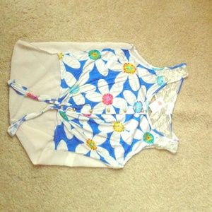 Who doesn't love a daisy shirt?!