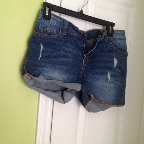 Mid-rise denim shorts