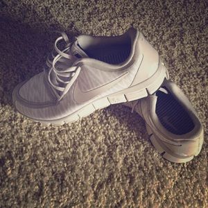 Nike Free 5.0 White and Grey Zigzag Design