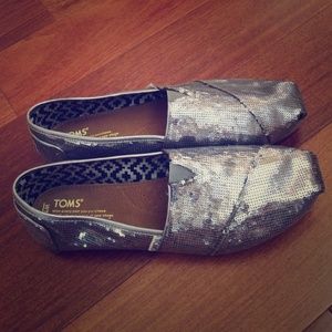 Sequin TOMS