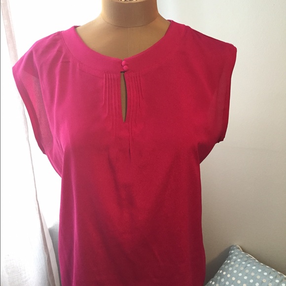 Cap sleeve blouse with button/pleat detail