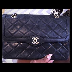 REDUCED! 💯 Authentic Chanel medium handbag