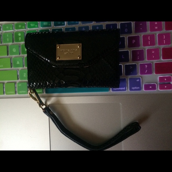 Apple iPhone Michael Kors python black clutch - Picture 3 of 4