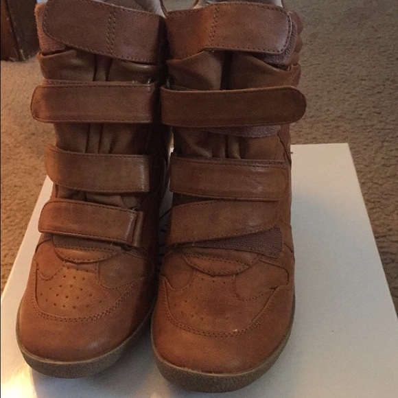 Sneaker wedges