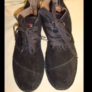 Toms black suede boots