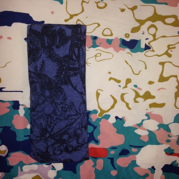 blue scarf - Picture 3 of 4