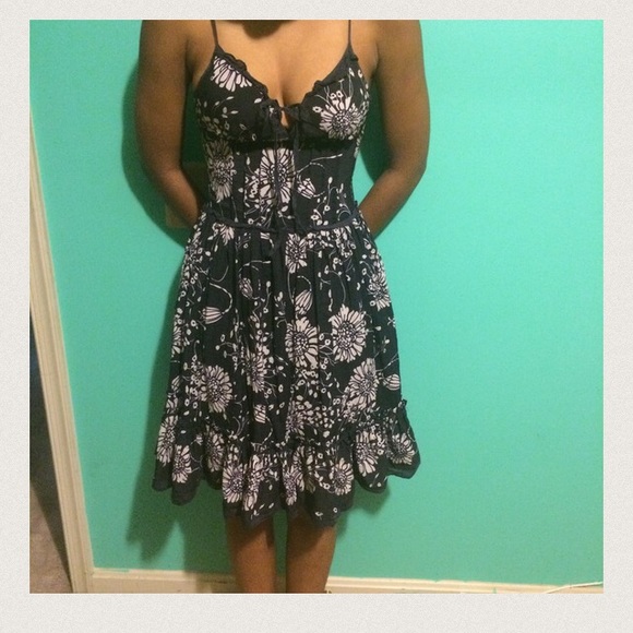 β¨β¨ππ HOST PICKED β¨β¨ππBlue & white floral dress - Picture 4 of 6