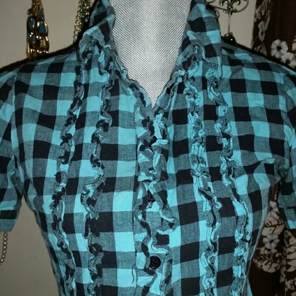 Turquios Ruffled Button Down - Picture 2 of 3
